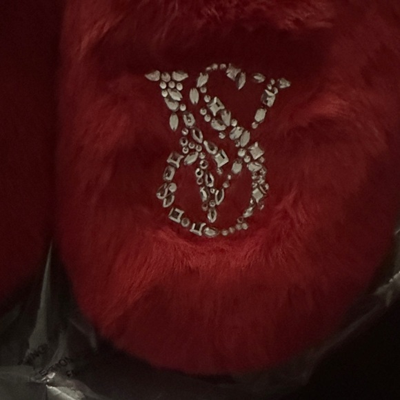 Victoria's Secret Scarlet Plush Slippers - Picture 5 of 6